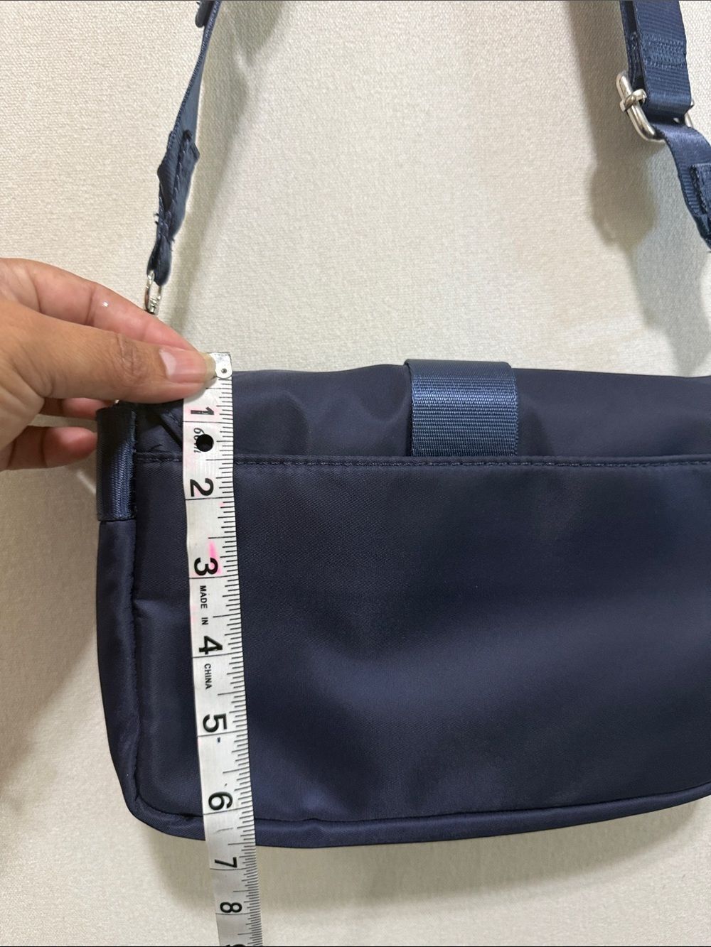 lululemon athletica 3L Navy Crossbody Bag with Silver Hardware - Picture 9 of 11